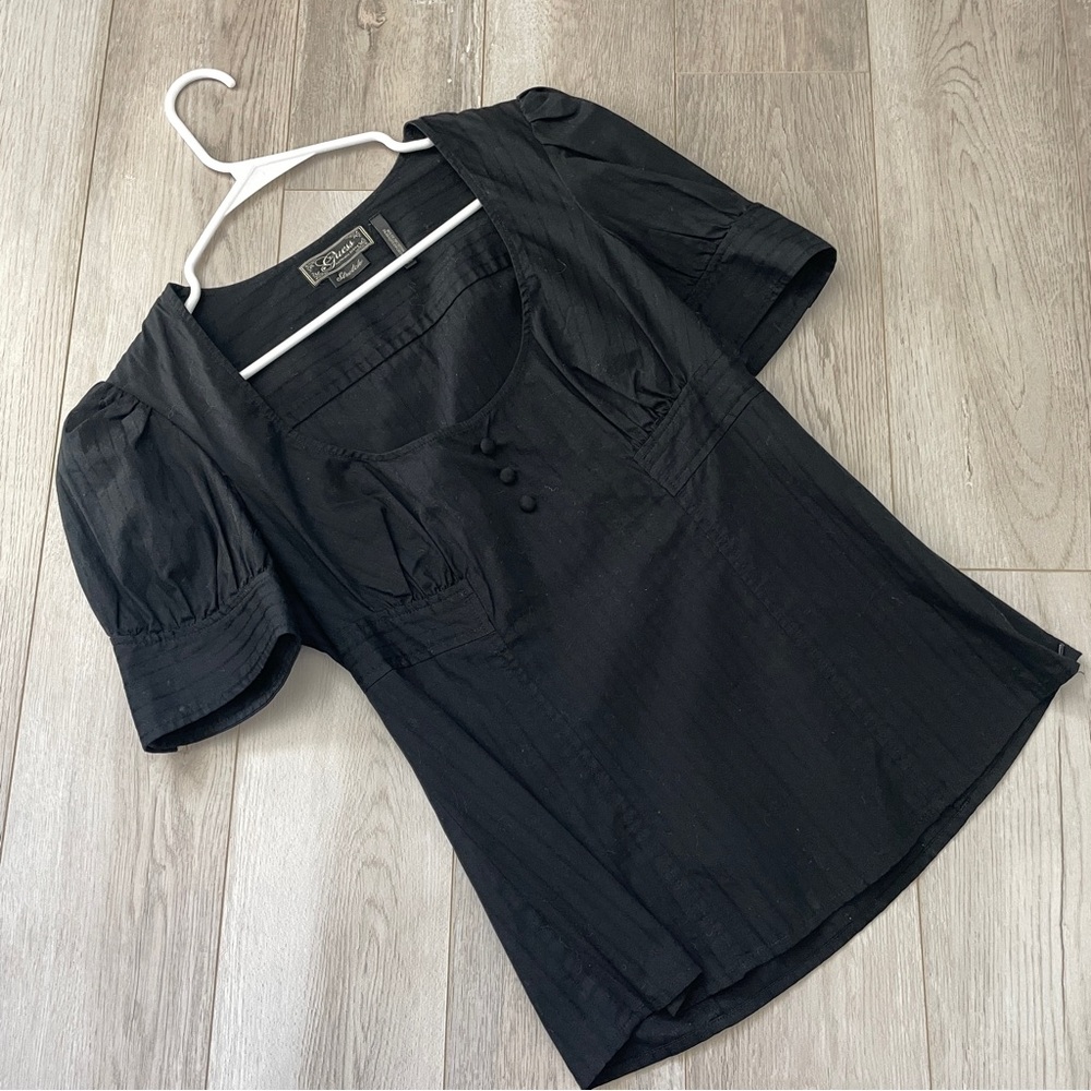 Black Women's Scoop Neck Button Detail Top